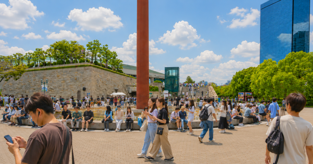大阪城ホール北口前、噴水のある広場のイメージ