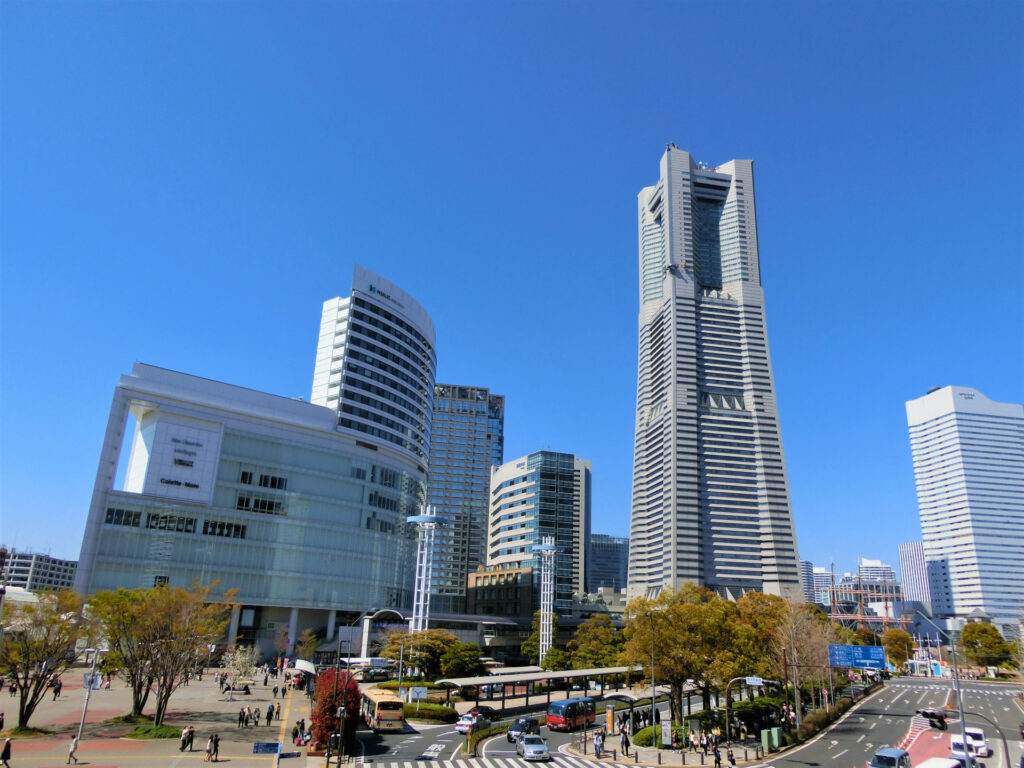 桜木町駅からみたみなとみらい、ランドマークタワー