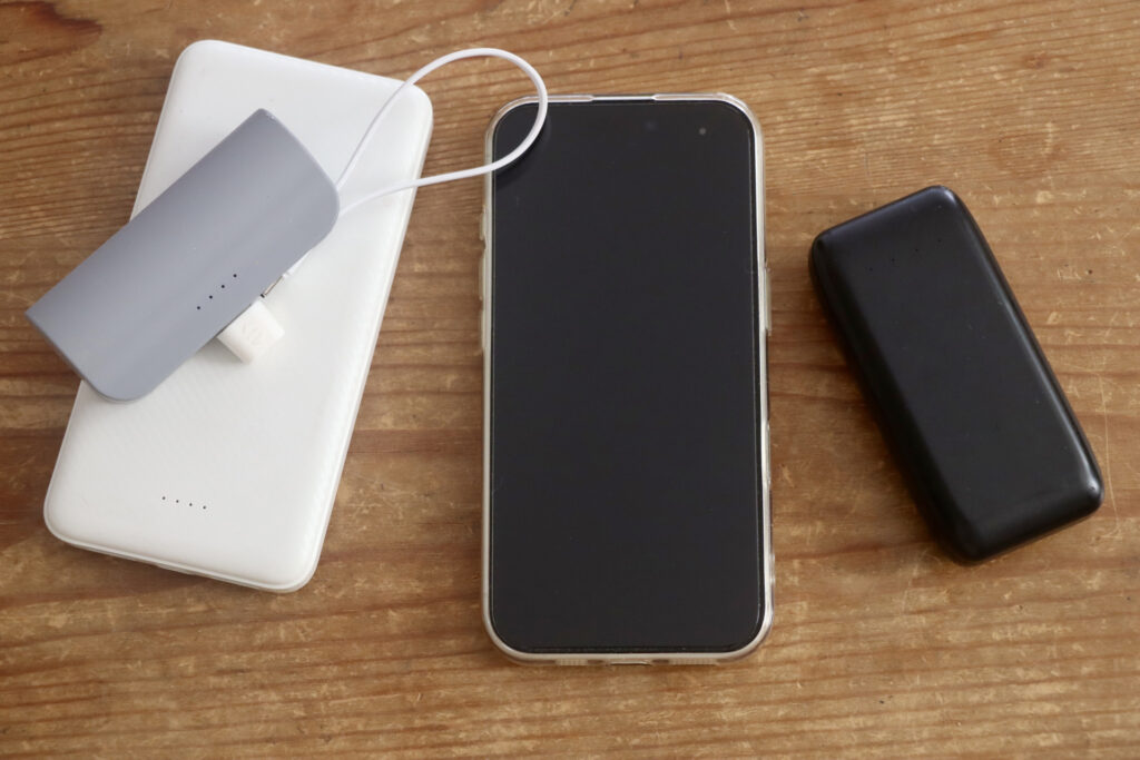 スマートフォンとモバイルバッテリーのイメージ