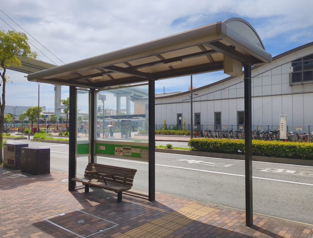 JR桜島駅前バス停の外観