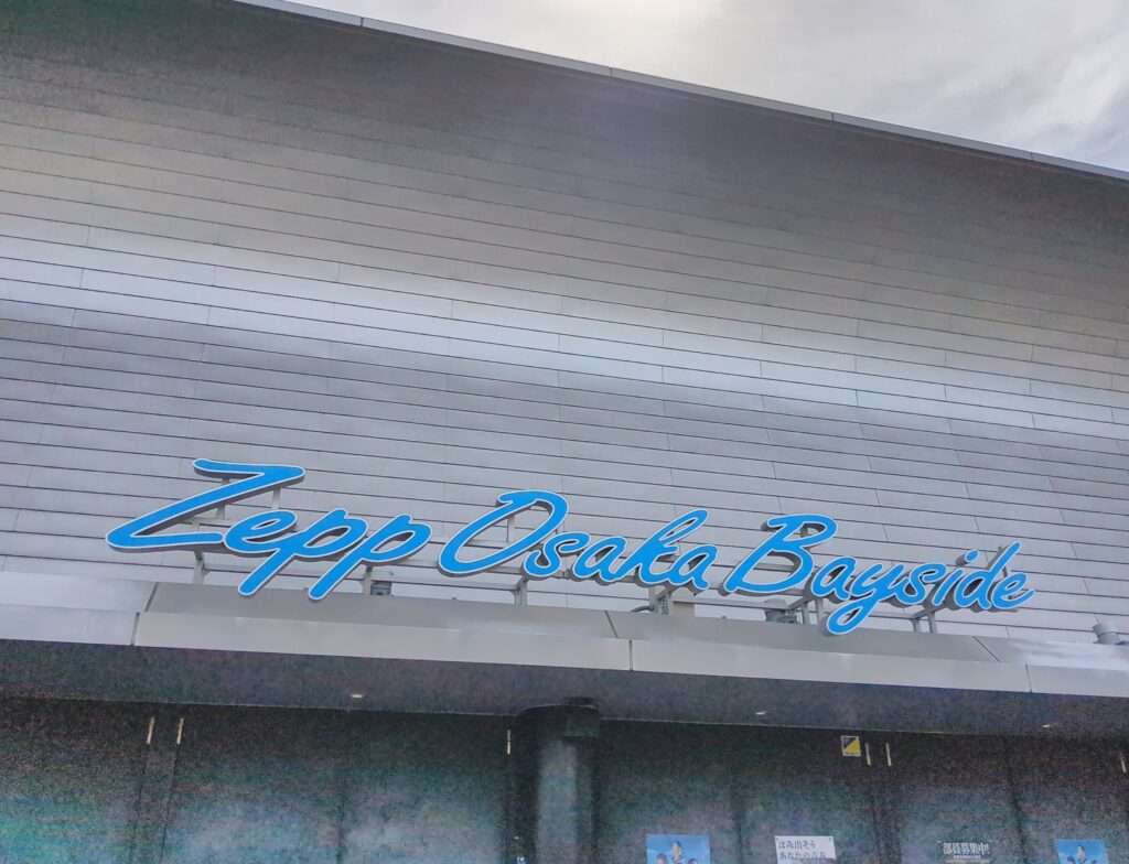 Zepp Osaka Baysideのロゴ看板写真