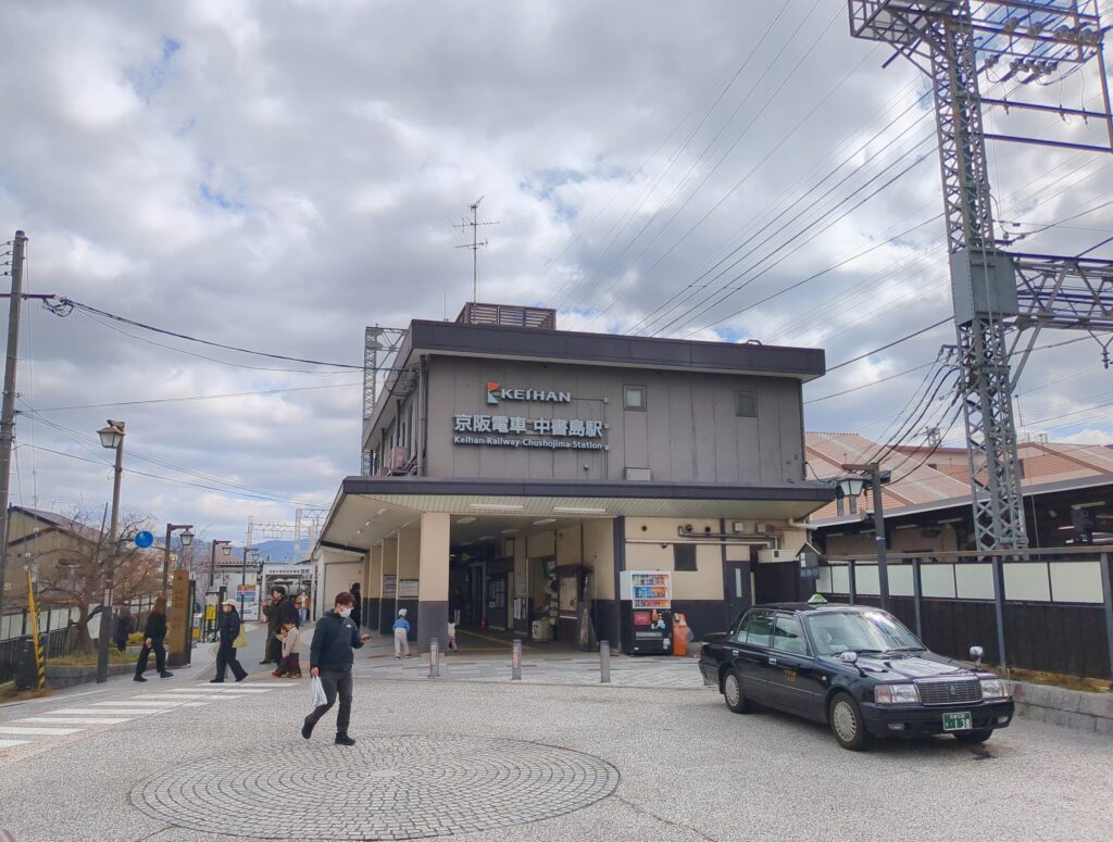 京阪電車中書島駅北口の風景
