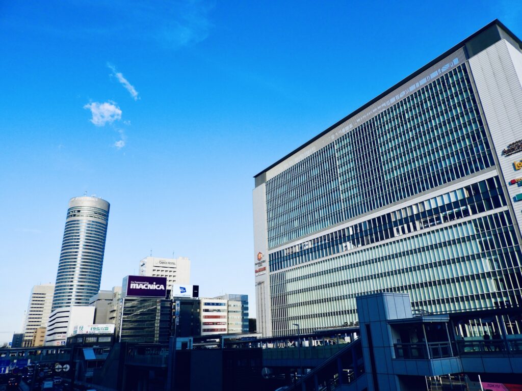 新横浜駅駅前の風景