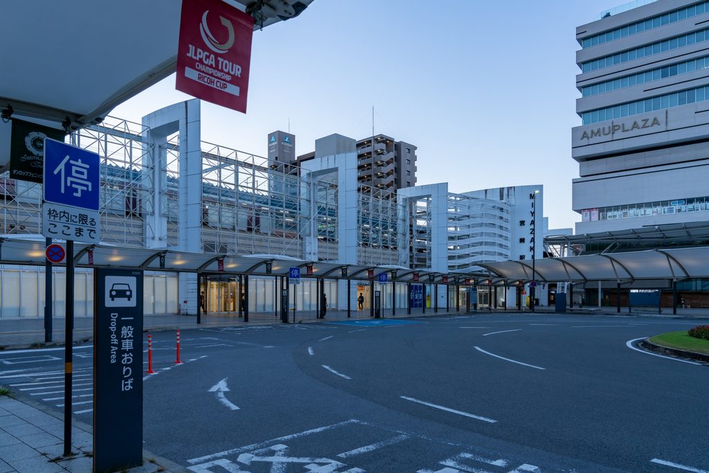 宮崎駅西口とアミュプラザの画像